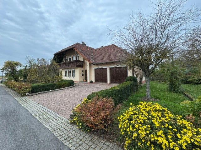 Predaj domu 266 m², pozemok 734 m², Grünsfeld, Bádensko-Wurttembersko Predaj domu 266 m², pozemok 734 m², Grünsfeld, Bádensko-Wurttembersko