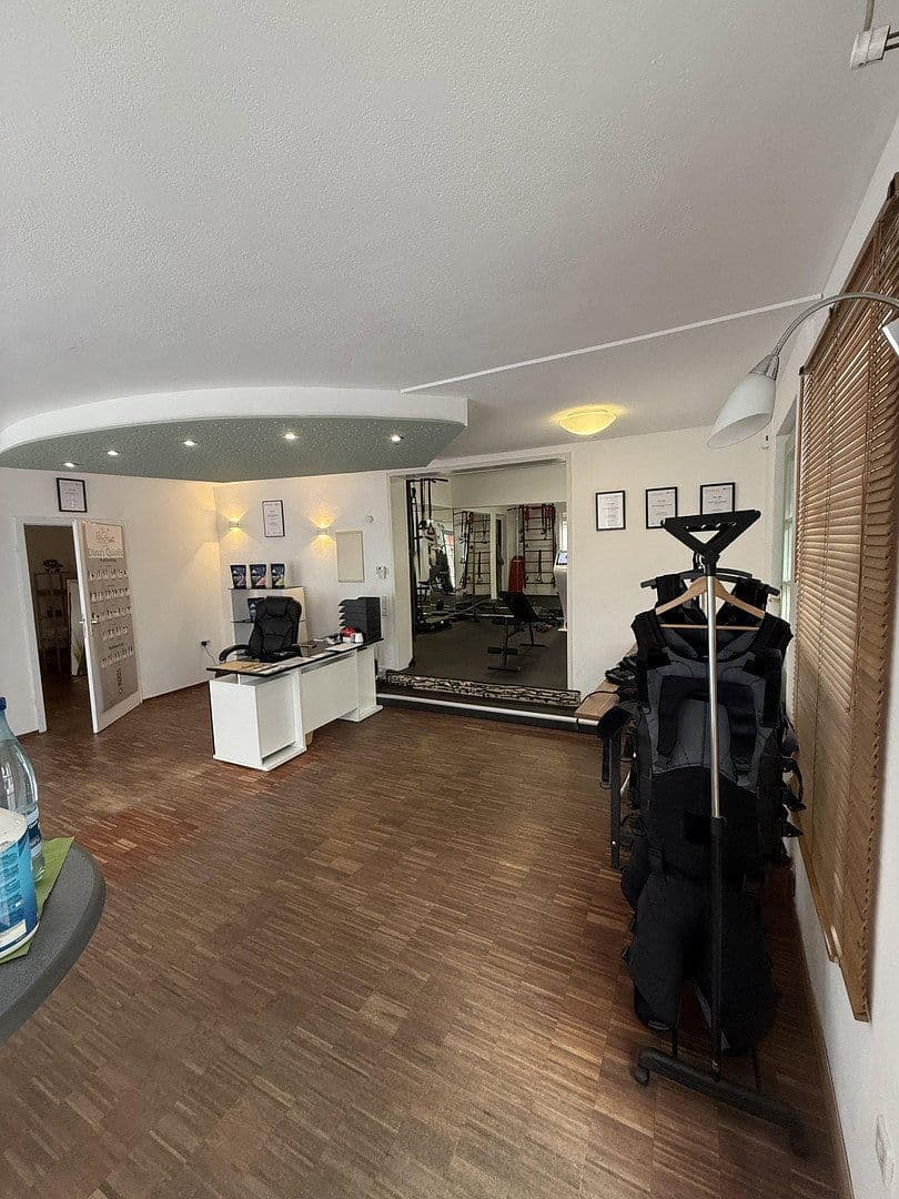 Prenájom kancelárie 91 m², Rosenstr. 1, Schwäbisch Gmünd, Bádensko-Wurttembersko Prenájom kancelárie 91 m², Rosenstr. 1, Schwäbisch Gmünd, Bádensko-Wurttembersko