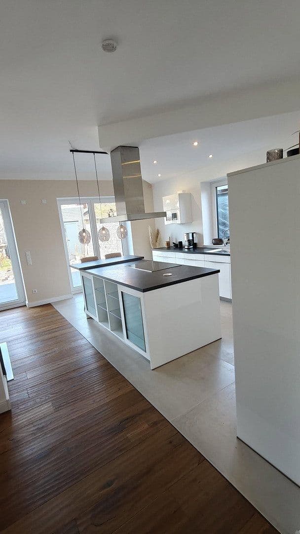 Predaj domu 227 m², pozemok 740 m², Bremen, Brémy Predaj domu 227 m², pozemok 740 m², Bremen, Brémy