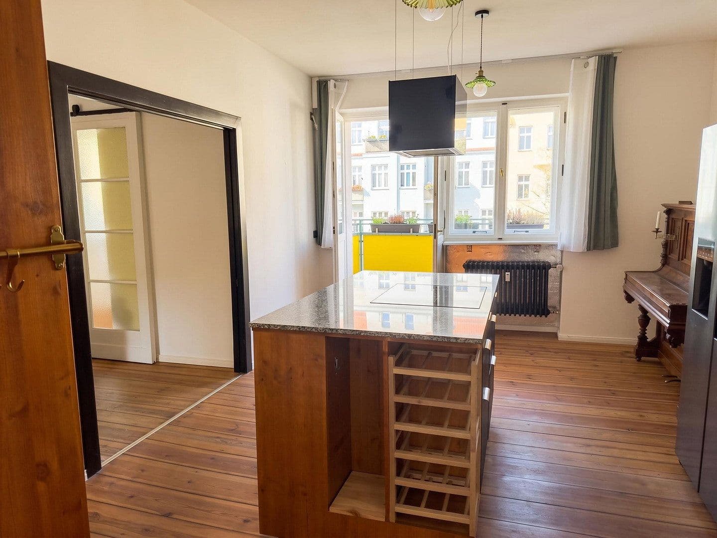 Predaj bytu 3-izbový 93 m², Berlin, Berlín Predaj bytu 3-izbový 93 m², Berlin, Berlín