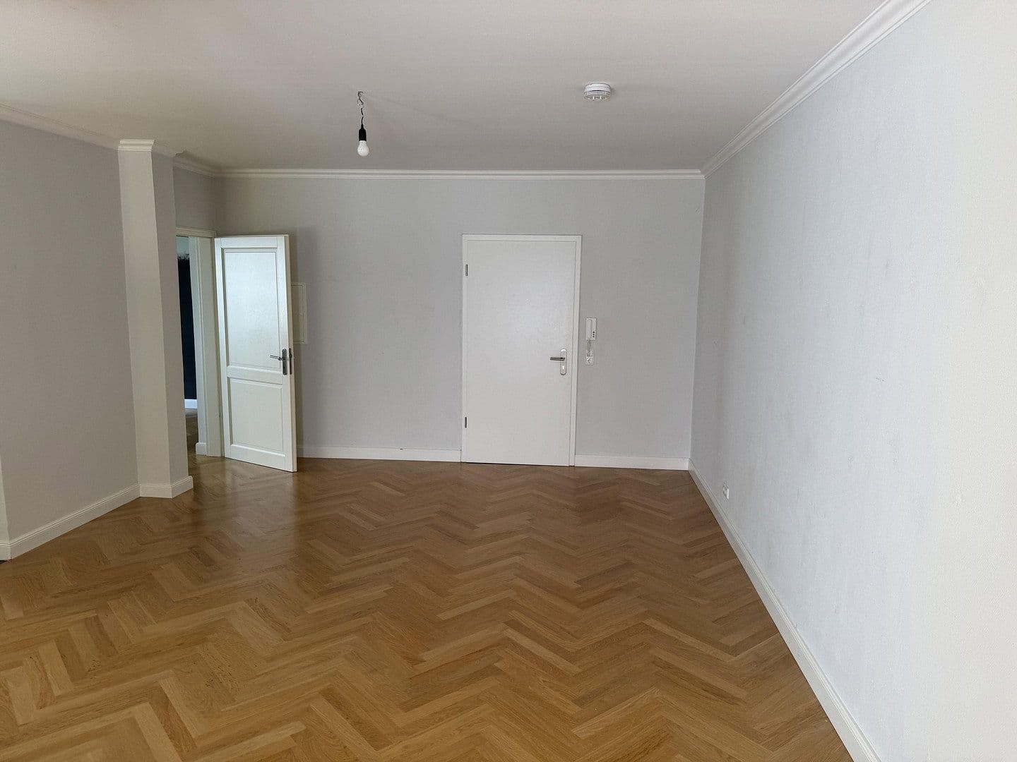 Prenájom bytu 3-izbový 124 m², Friedrich-Ebert-Str. 91, Hamburg, Hamburg Prenájom bytu 3-izbový 124 m², Friedrich-Ebert-Str. 91, Hamburg, Hamburg
