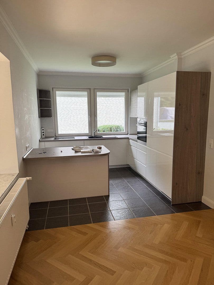 Prenájom bytu 3-izbový 124 m², Friedrich-Ebert-Str. 91, Hamburg, Hamburg Prenájom bytu 3-izbový 124 m², Friedrich-Ebert-Str. 91, Hamburg, Hamburg