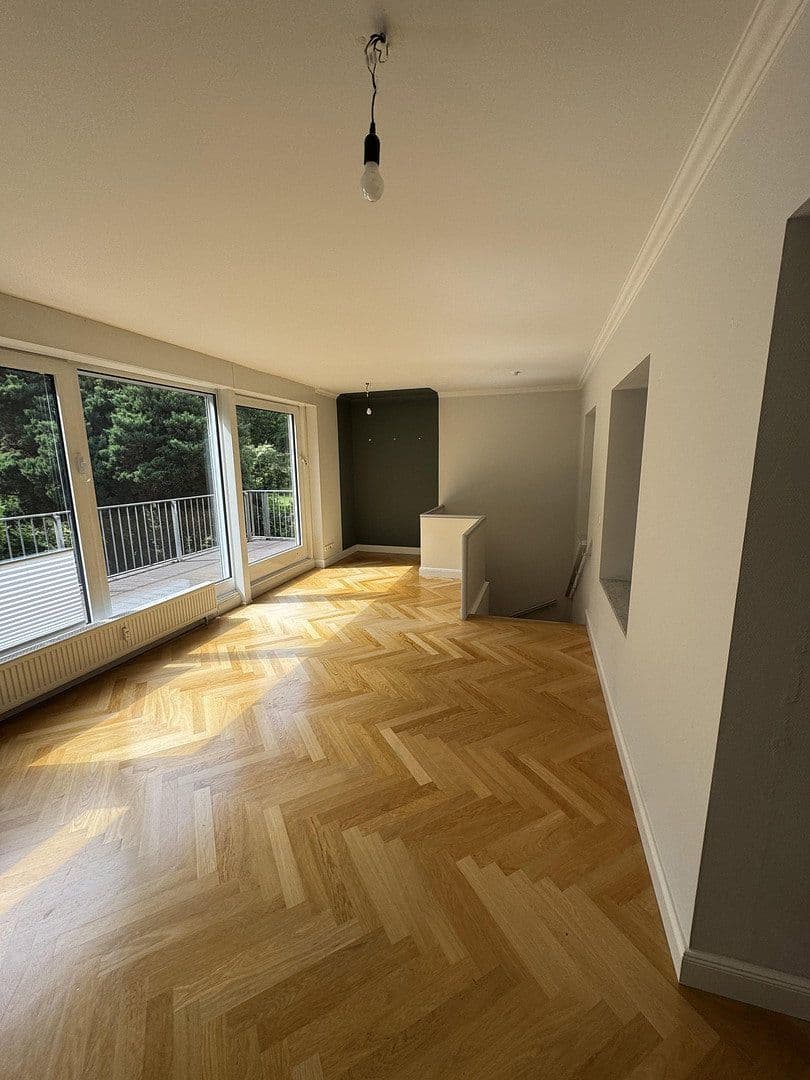 Prenájom bytu 3-izbový 124 m², Friedrich-Ebert-Str. 91, Hamburg, Hamburg Prenájom bytu 3-izbový 124 m², Friedrich-Ebert-Str. 91, Hamburg, Hamburg