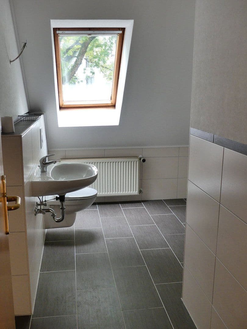 Prenájom bytu 4-izbový 100 m², Böckerstr.1, Hannover, Dolné Sasko Prenájom bytu 4-izbový 100 m², Böckerstr.1, Hannover, Dolné Sasko