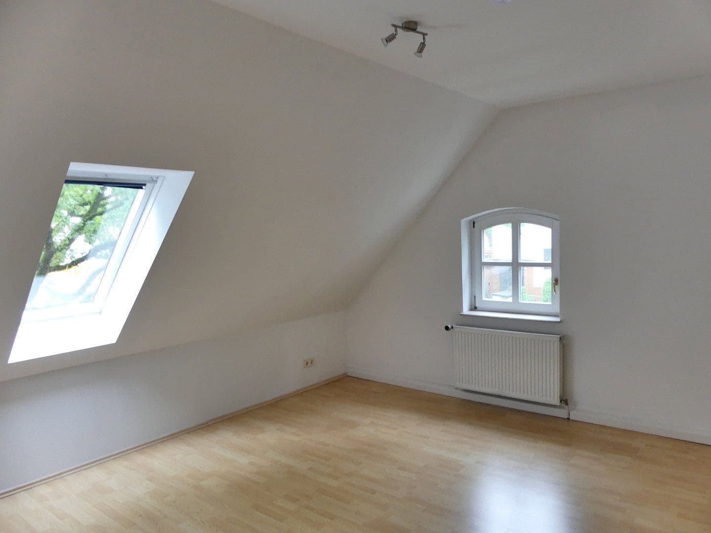 Prenájom bytu 4-izbový 100 m², Böckerstr.1, Hannover, Dolné Sasko Prenájom bytu 4-izbový 100 m², Böckerstr.1, Hannover, Dolné Sasko