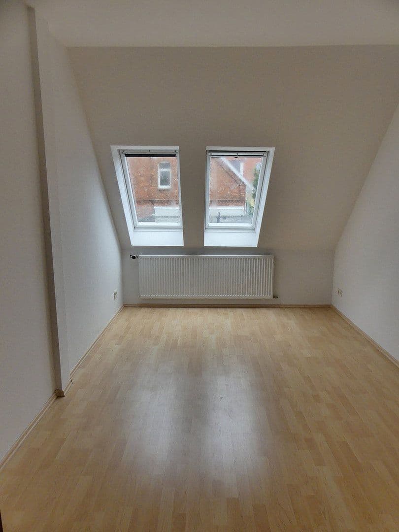 Prenájom bytu 4-izbový 100 m², Böckerstr.1, Hannover, Dolné Sasko Prenájom bytu 4-izbový 100 m², Böckerstr.1, Hannover, Dolné Sasko