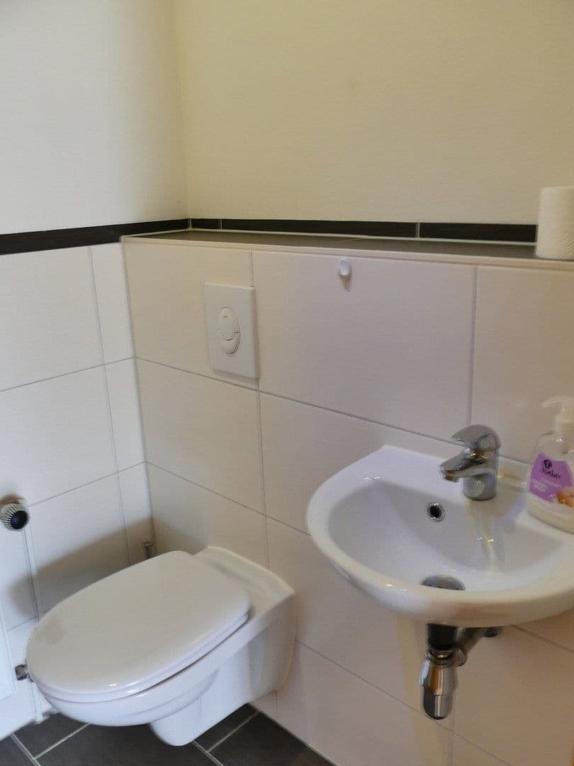 Prenájom bytu 4-izbový 100 m², Böckerstr.1, Hannover, Dolné Sasko Prenájom bytu 4-izbový 100 m², Böckerstr.1, Hannover, Dolné Sasko