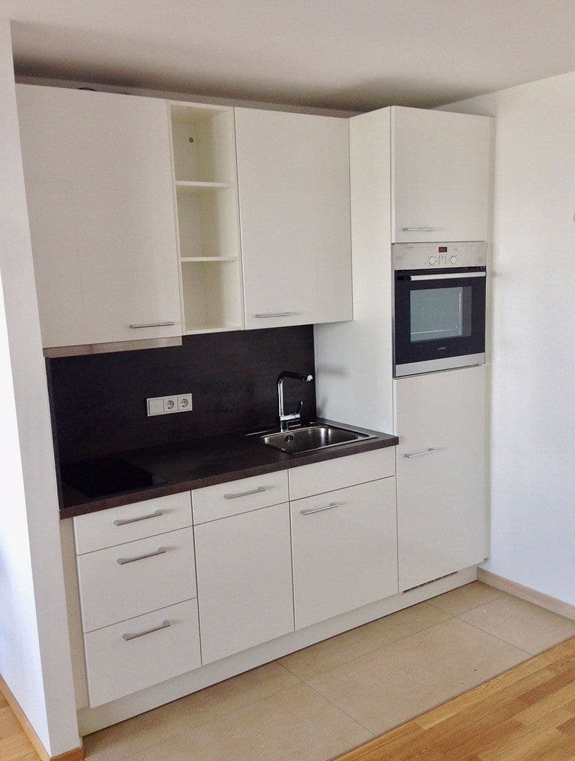 Prenájom bytu 1-izbový 35 m², Frankfurt, Hesensko Prenájom bytu 1-izbový 35 m², Frankfurt, Hesensko