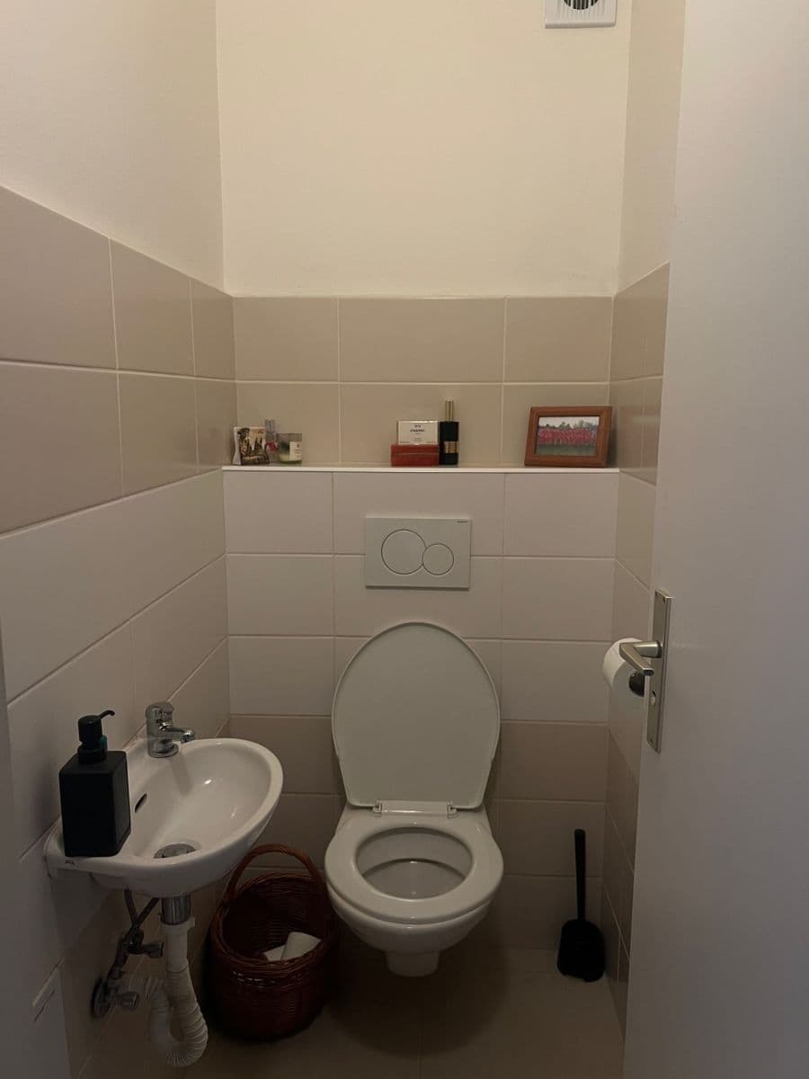 Prenájom bytu 2-izbový 55 m², Mikovcova, Praha, Praha Prenájom bytu 2-izbový 55 m², Mikovcova, Praha, Praha