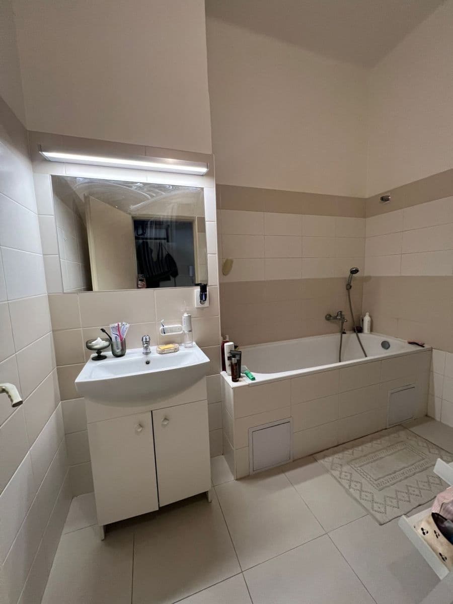 Prenájom bytu 2-izbový 55 m², Mikovcova, Praha, Praha Prenájom bytu 2-izbový 55 m², Mikovcova, Praha, Praha