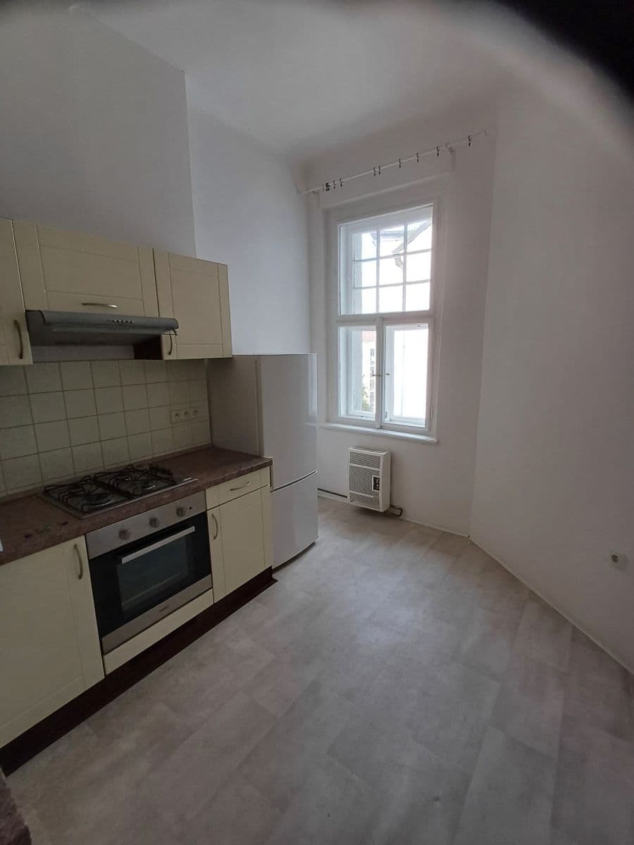 Prenájom bytu 2-izbový 37 m², Madridská, Praha, Praha Prenájom bytu 2-izbový 37 m², Madridská, Praha, Praha