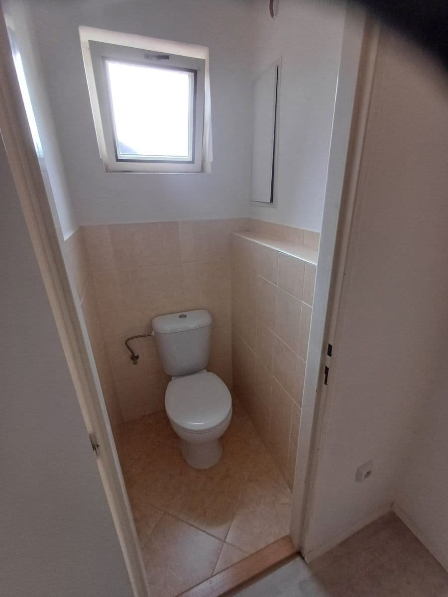 Prenájom bytu 2-izbový 37 m², Madridská, Praha, Praha Prenájom bytu 2-izbový 37 m², Madridská, Praha, Praha
