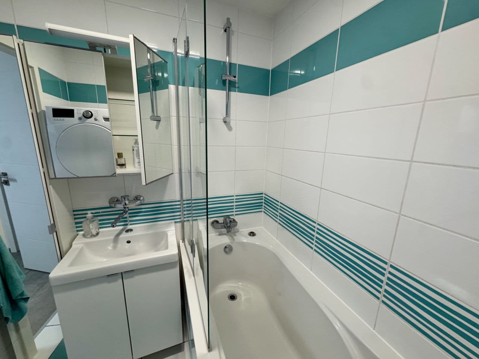 Prenájom bytu 3-izbový 65 m², Štichova, Praha, Praha Prenájom bytu 3-izbový 65 m², Štichova, Praha, Praha