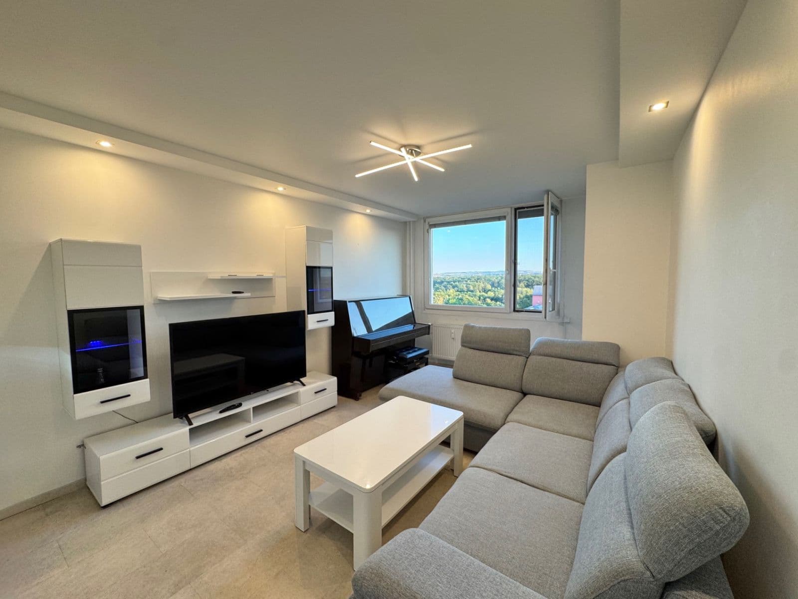 Prenájom bytu 3-izbový 65 m², Štichova, Praha, Praha Prenájom bytu 3-izbový 65 m², Štichova, Praha, Praha