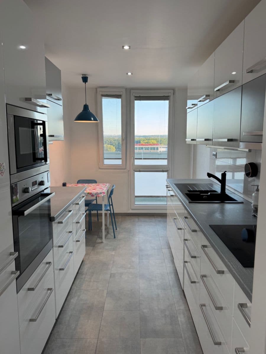 Prenájom bytu 3-izbový 65 m², Štichova, Praha, Praha Prenájom bytu 3-izbový 65 m², Štichova, Praha, Praha