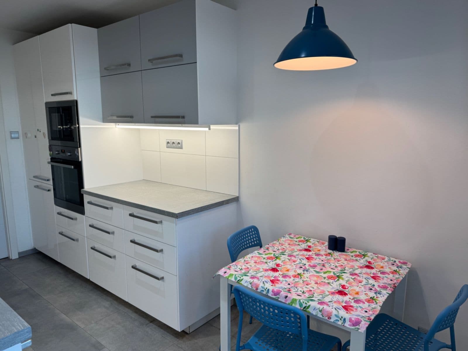 Prenájom bytu 3-izbový 65 m², Štichova, Praha, Praha Prenájom bytu 3-izbový 65 m², Štichova, Praha, Praha