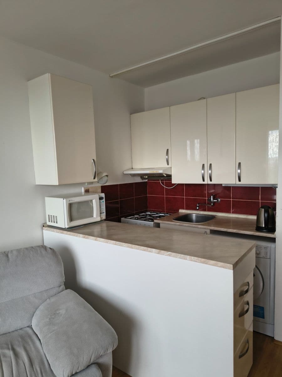 Predaj bytu 1-izbový 27 m², Hostýnská, Praha, Praha Predaj bytu 1-izbový 27 m², Hostýnská, Praha, Praha