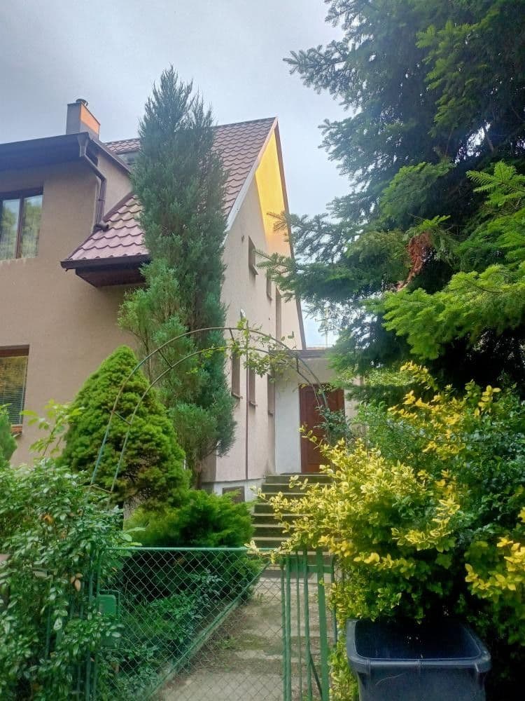 Prenájom bytu 3-izbový 100 m², Liběchov, Středočeský kraj Prenájom bytu 3-izbový 100 m², Liběchov, Středočeský kraj