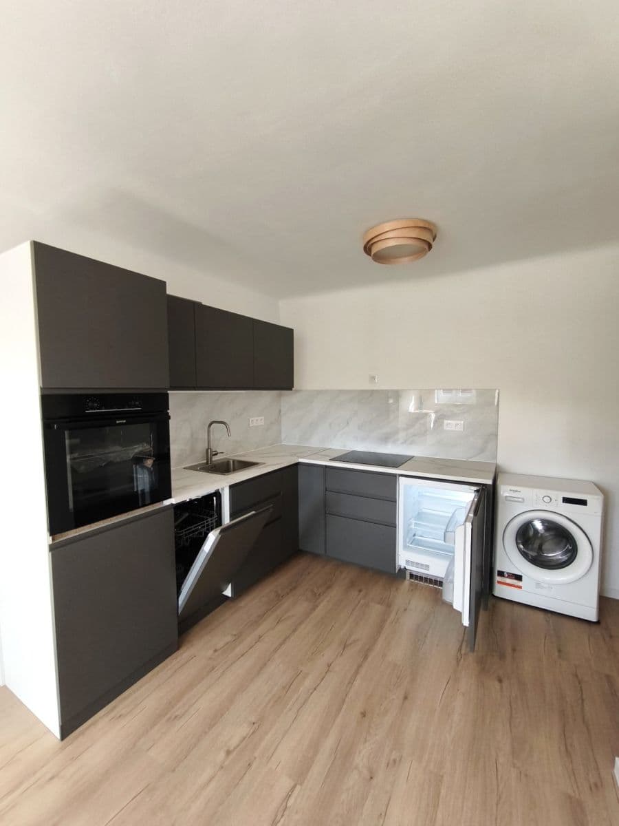 Prenájom bytu 1-izbový 25 m², Jičínská, Praha, Praha Prenájom bytu 1-izbový 25 m², Jičínská, Praha, Praha