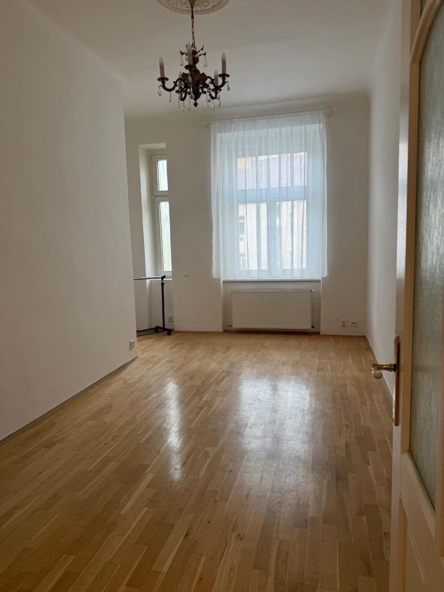 Prenájom bytu 2-izbový 85 m², Ruská, Praha, Praha Prenájom bytu 2-izbový 85 m², Ruská, Praha, Praha