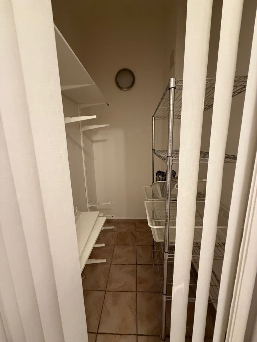 Prenájom bytu 2-izbový 85 m², Ruská, Praha, Praha Prenájom bytu 2-izbový 85 m², Ruská, Praha, Praha