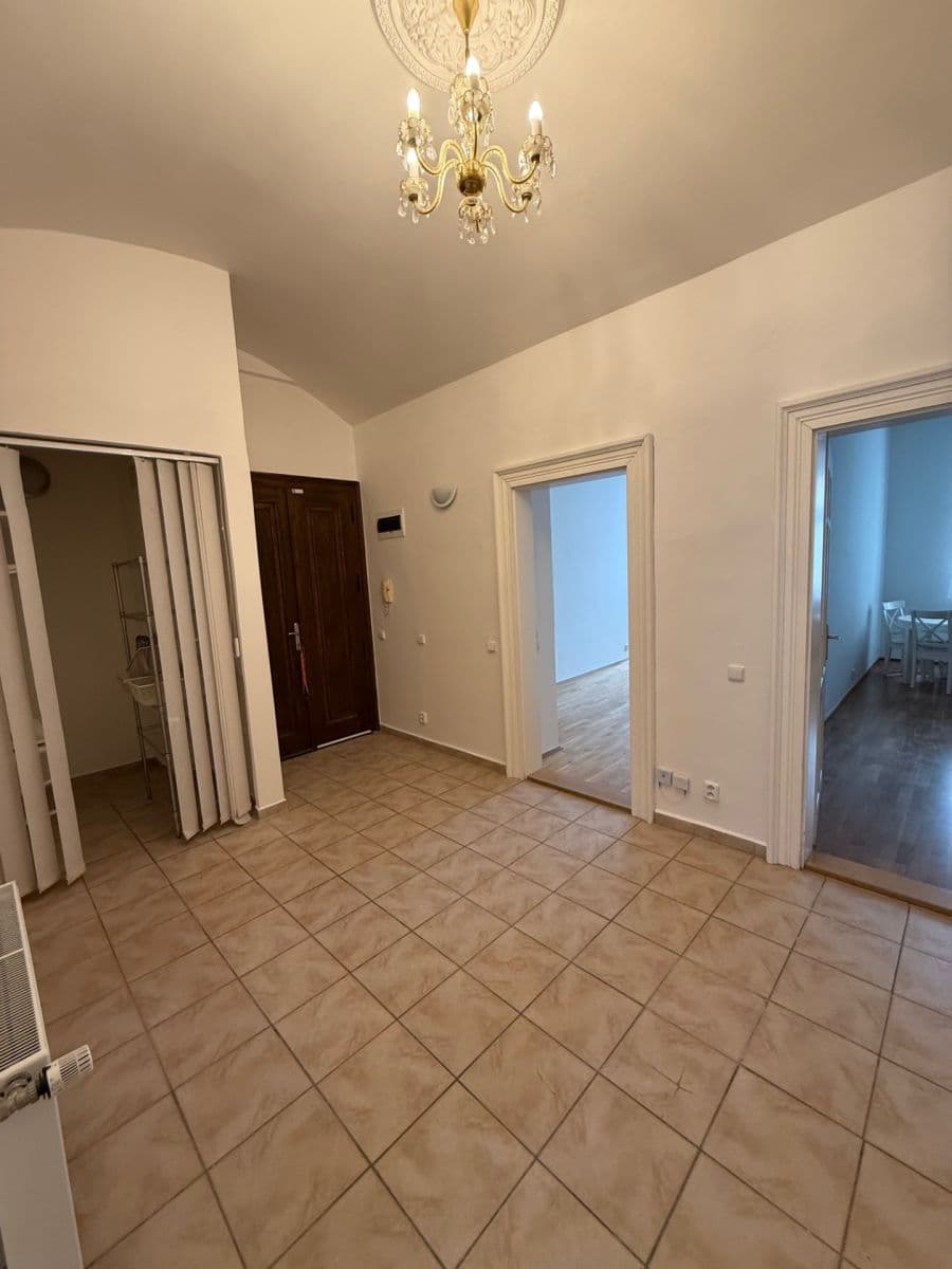 Prenájom bytu 2-izbový 85 m², Ruská, Praha, Praha Prenájom bytu 2-izbový 85 m², Ruská, Praha, Praha