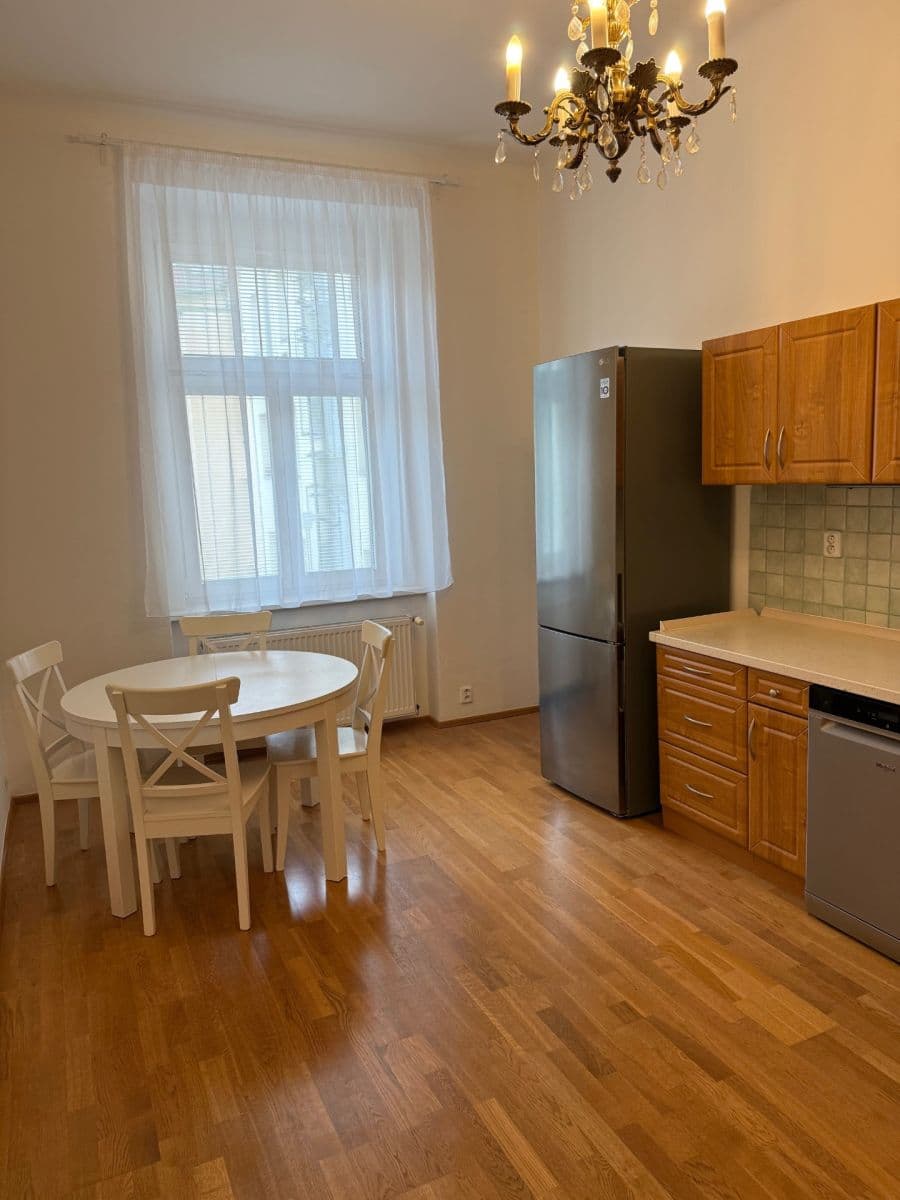 Prenájom bytu 2-izbový 85 m², Ruská, Praha, Praha Prenájom bytu 2-izbový 85 m², Ruská, Praha, Praha