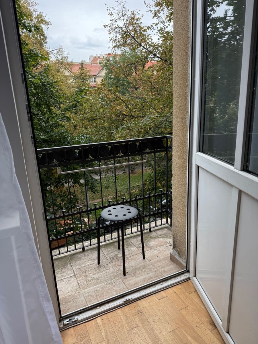 Prenájom bytu 2-izbový 85 m², Ruská, Praha, Praha Prenájom bytu 2-izbový 85 m², Ruská, Praha, Praha
