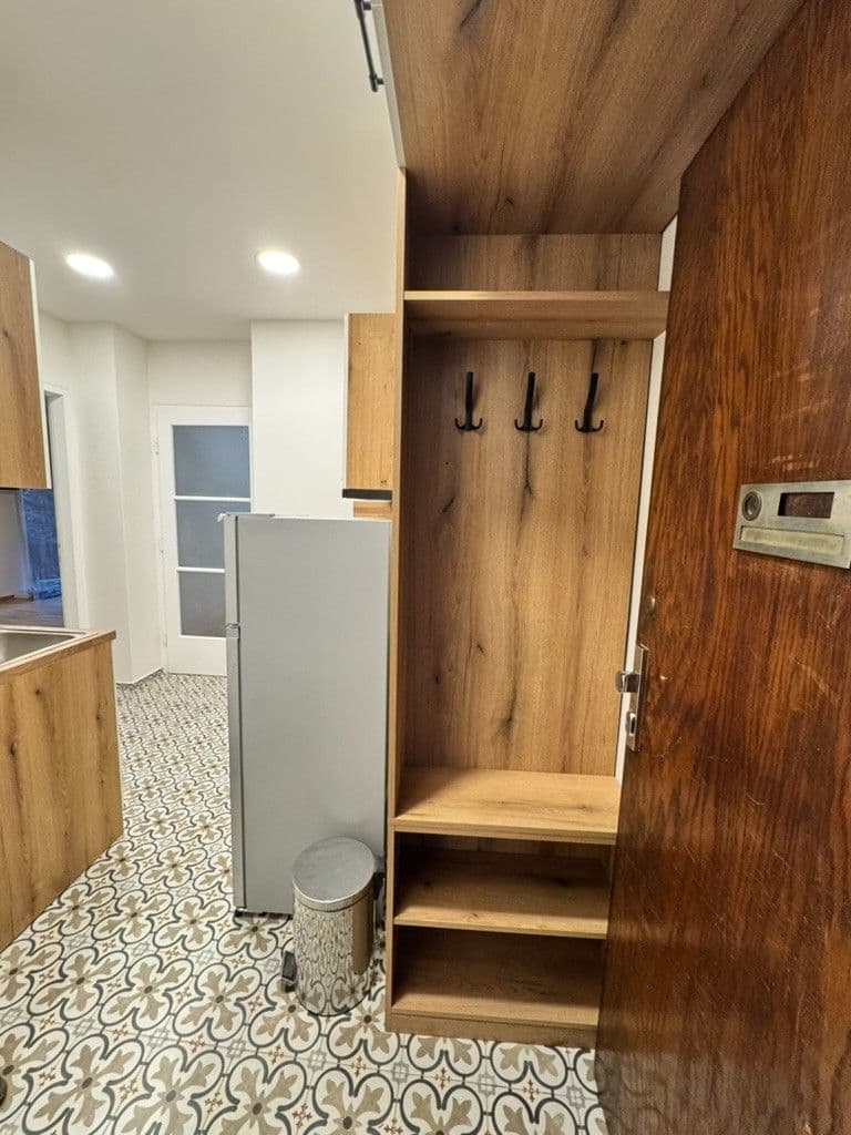 Prenájom bytu 2-izbový 39 m², Terronská, Praha, Praha Prenájom bytu 2-izbový 39 m², Terronská, Praha, Praha