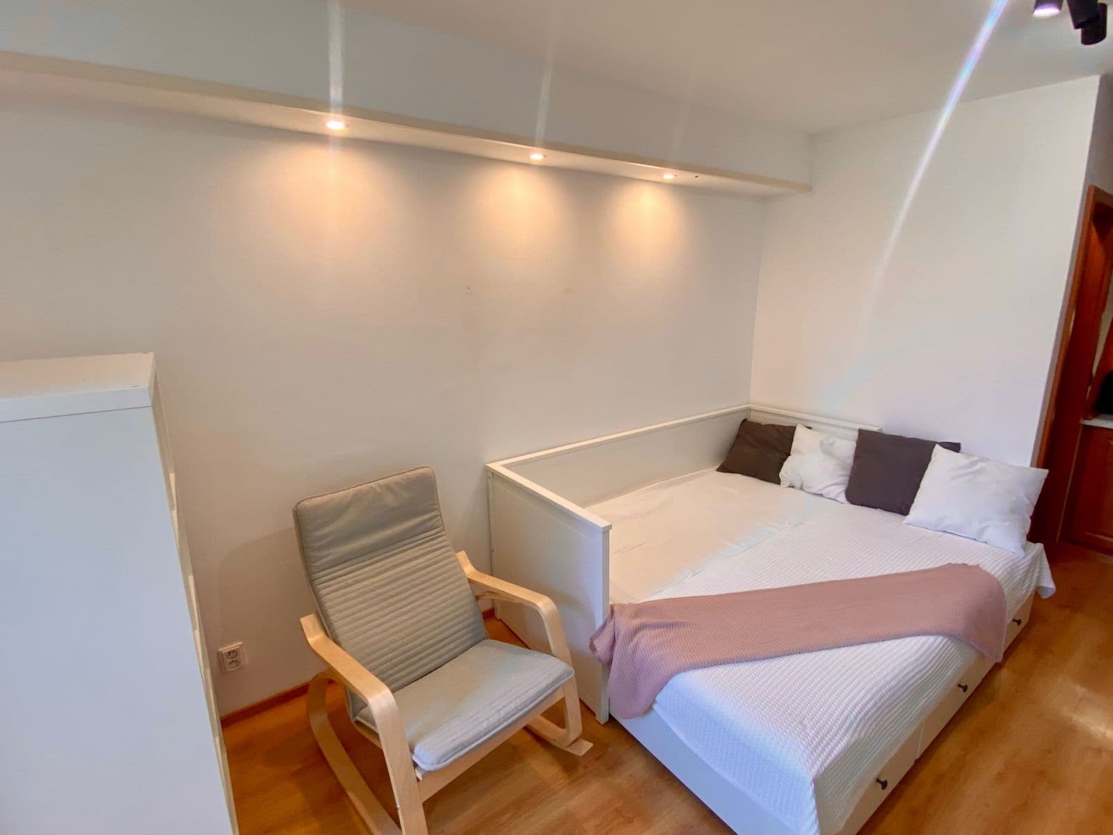 Prenájom bytu 1-izbový 22 m², Kuželova, Praha, Praha Prenájom bytu 1-izbový 22 m², Kuželova, Praha, Praha