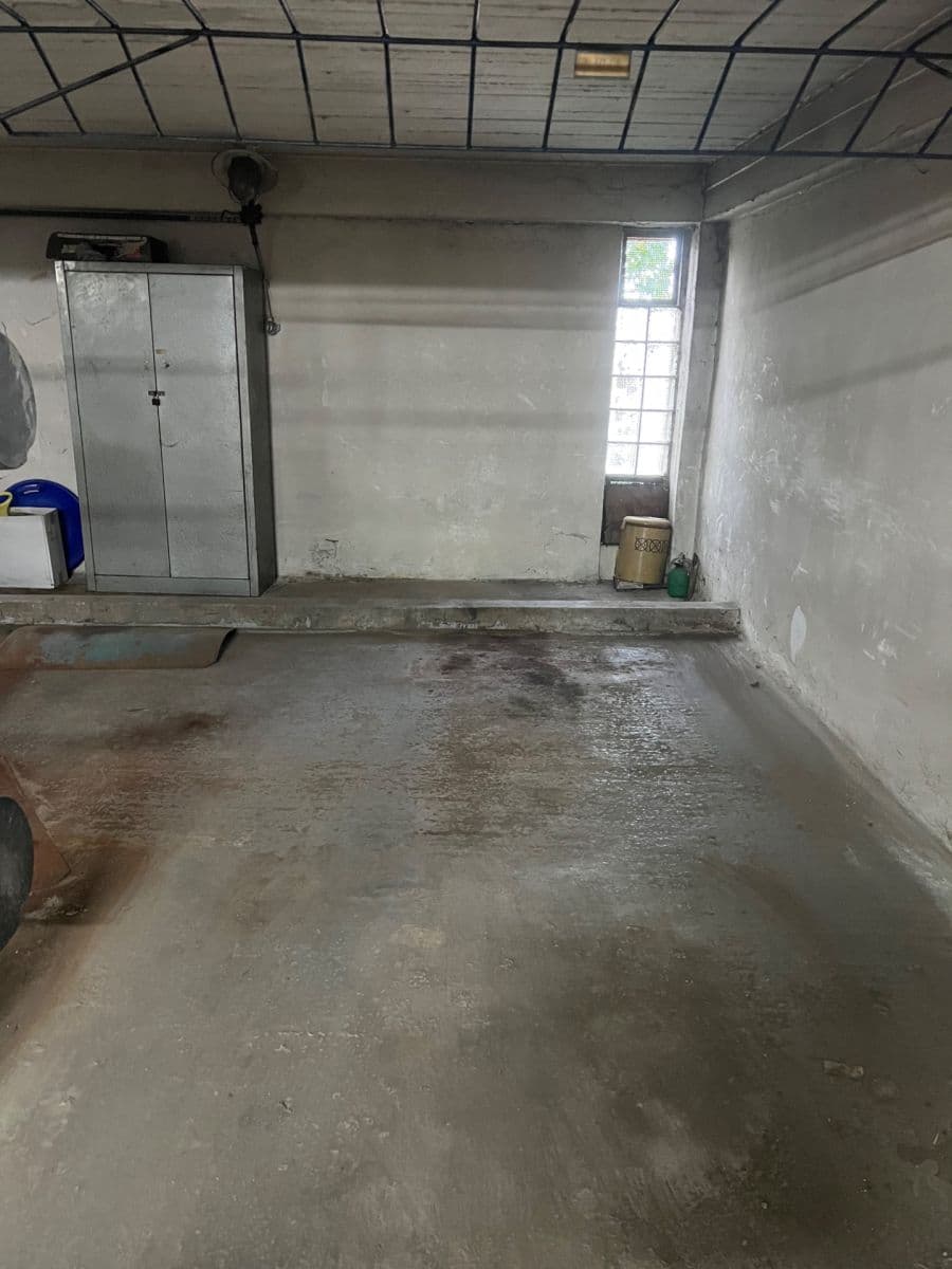 Prenájom garáže 15 m², Jihlavská, Praha, Praha Prenájom garáže 15 m², Jihlavská, Praha, Praha