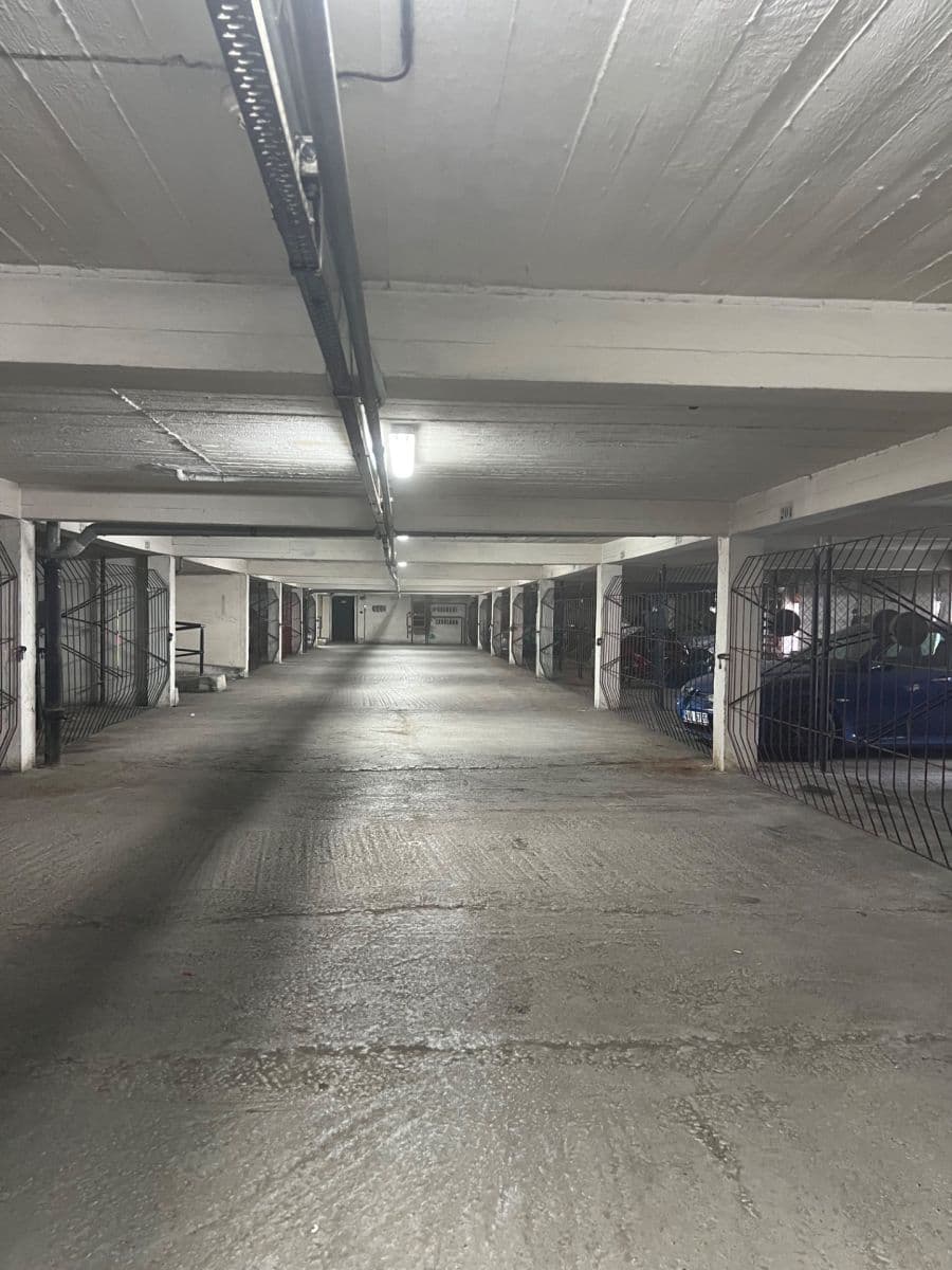 Prenájom garáže 15 m², Jihlavská, Praha, Praha Prenájom garáže 15 m², Jihlavská, Praha, Praha