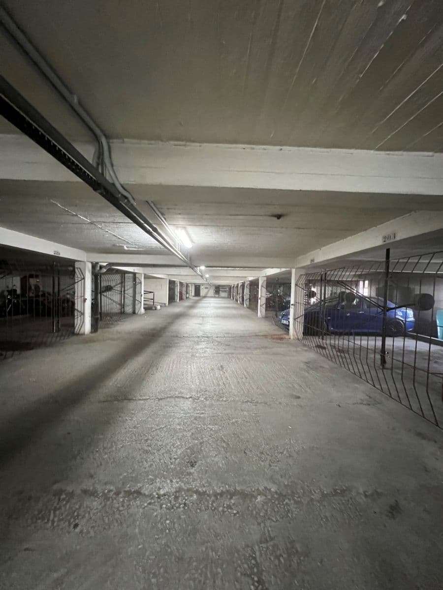 Prenájom garáže 15 m², Jihlavská, Praha, Praha Prenájom garáže 15 m², Jihlavská, Praha, Praha