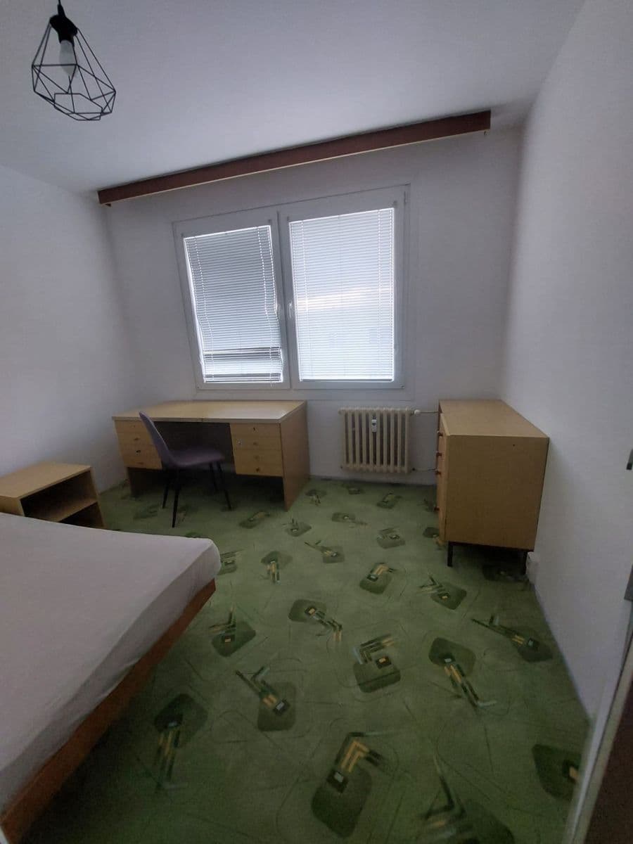 Prenájom bytu 4-izbový 80 m², Strážnická, Plzeň, Plzeňský kraj Prenájom bytu 4-izbový 80 m², Strážnická, Plzeň, Plzeňský kraj