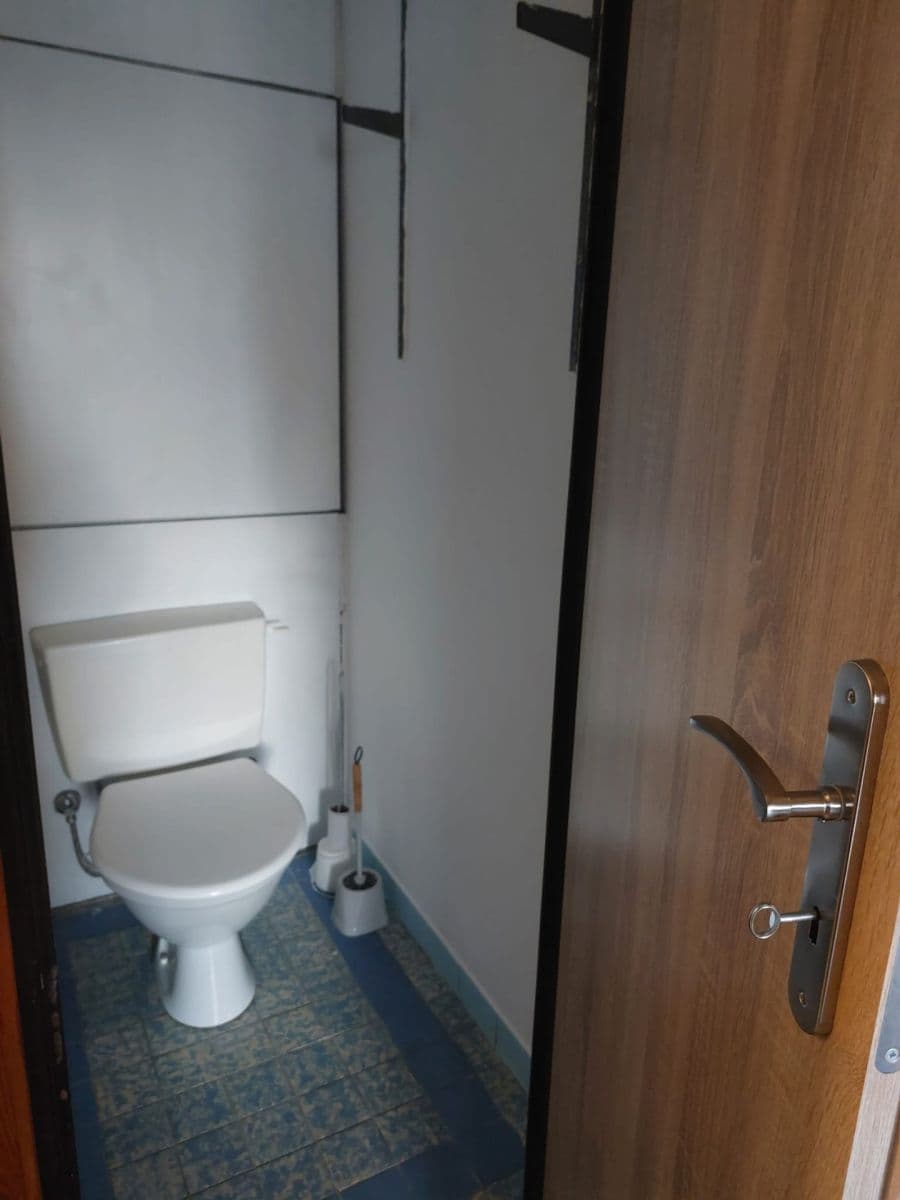 Prenájom bytu 4-izbový 80 m², Strážnická, Plzeň, Plzeňský kraj Prenájom bytu 4-izbový 80 m², Strážnická, Plzeň, Plzeňský kraj