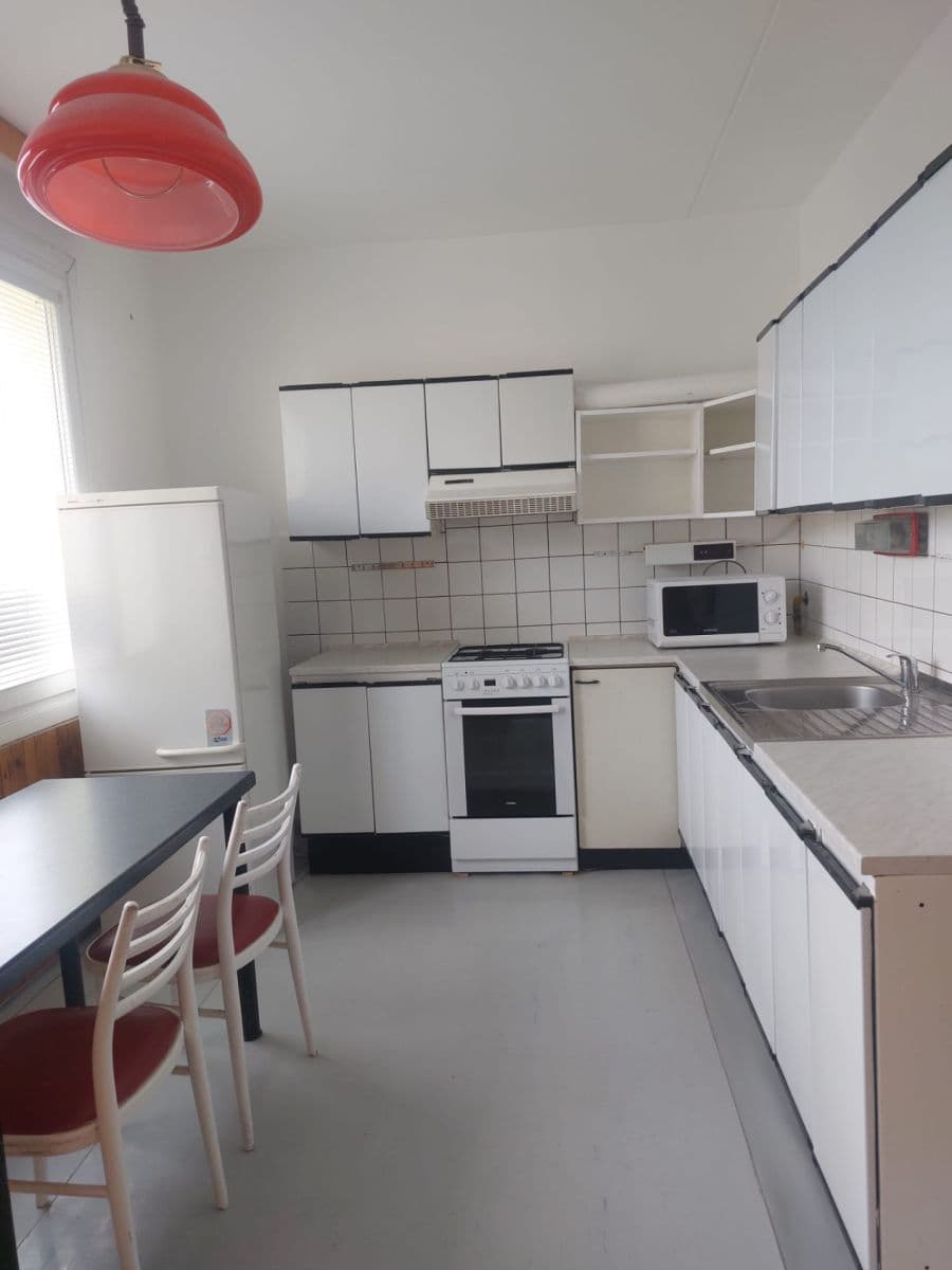 Prenájom bytu 4-izbový 80 m², Strážnická, Plzeň, Plzeňský kraj Prenájom bytu 4-izbový 80 m², Strážnická, Plzeň, Plzeňský kraj