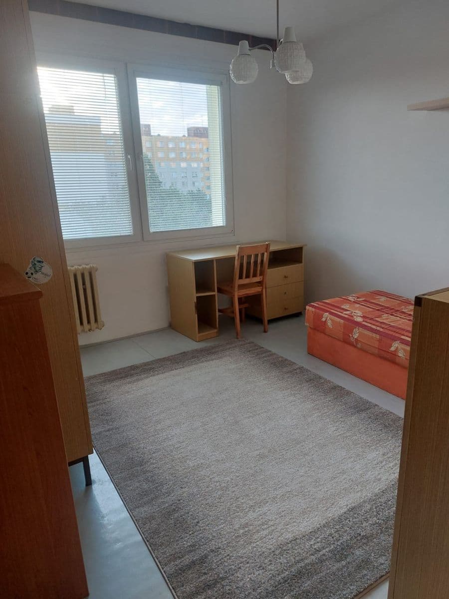 Prenájom bytu 4-izbový 80 m², Strážnická, Plzeň, Plzeňský kraj Prenájom bytu 4-izbový 80 m², Strážnická, Plzeň, Plzeňský kraj