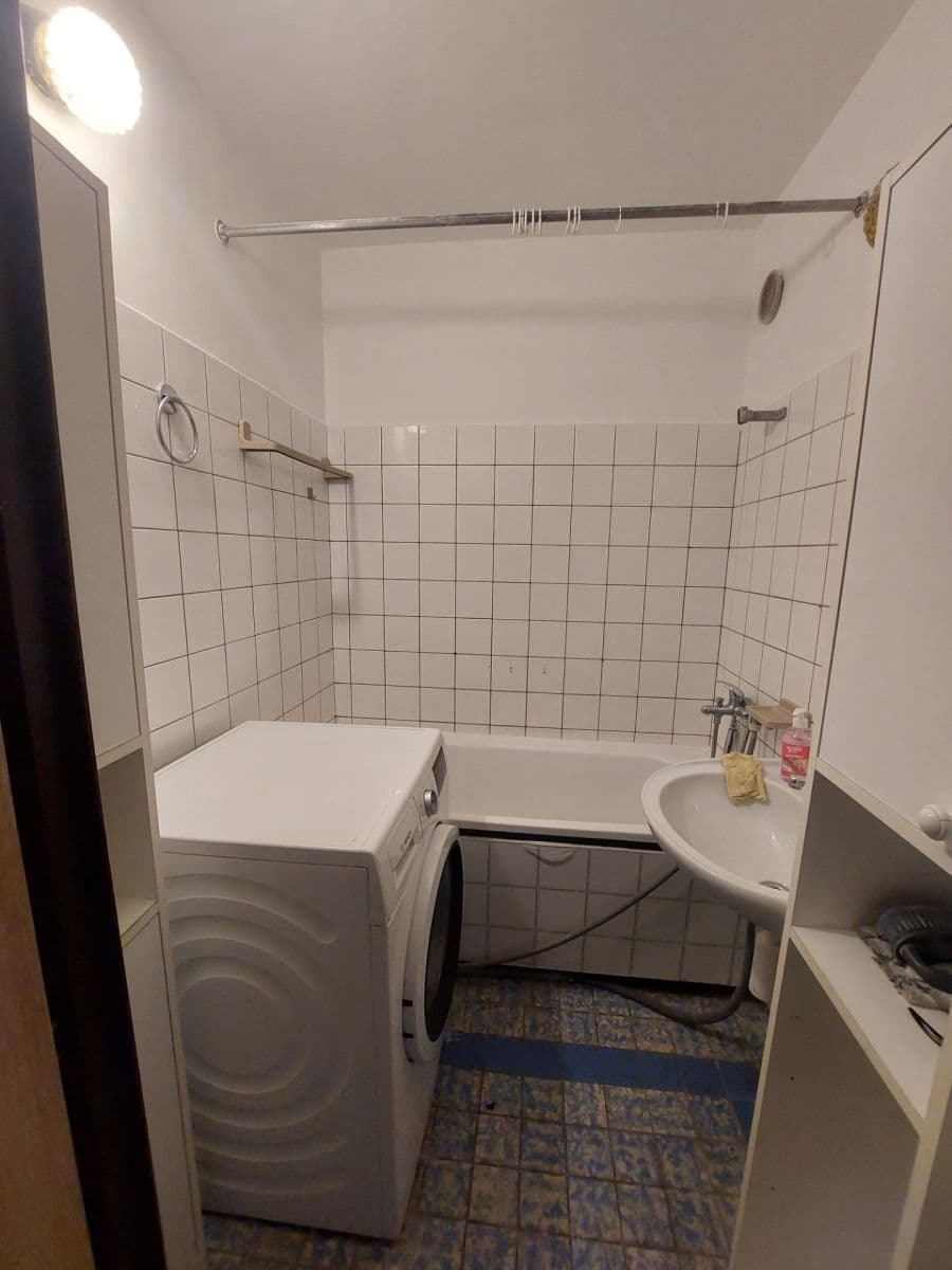 Prenájom bytu 4-izbový 80 m², Strážnická, Plzeň, Plzeňský kraj Prenájom bytu 4-izbový 80 m², Strážnická, Plzeň, Plzeňský kraj