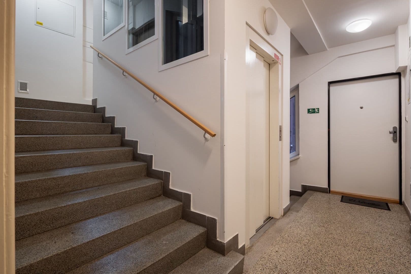 Prenájom bytu 2-izbový 46 m², Viklefova, Praha, Praha Prenájom bytu 2-izbový 46 m², Viklefova, Praha, Praha