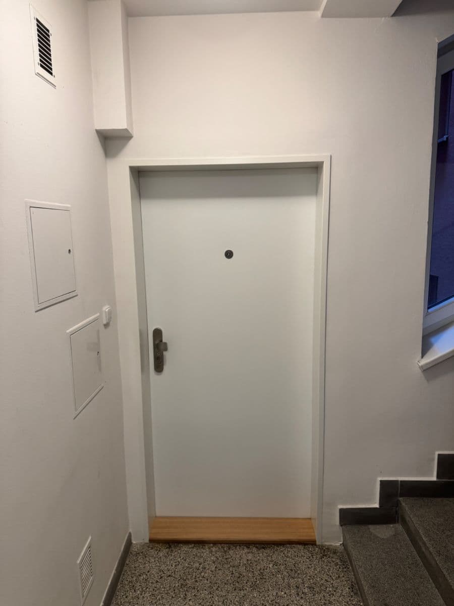 Prenájom bytu 2-izbový 46 m², Viklefova, Praha, Praha Prenájom bytu 2-izbový 46 m², Viklefova, Praha, Praha