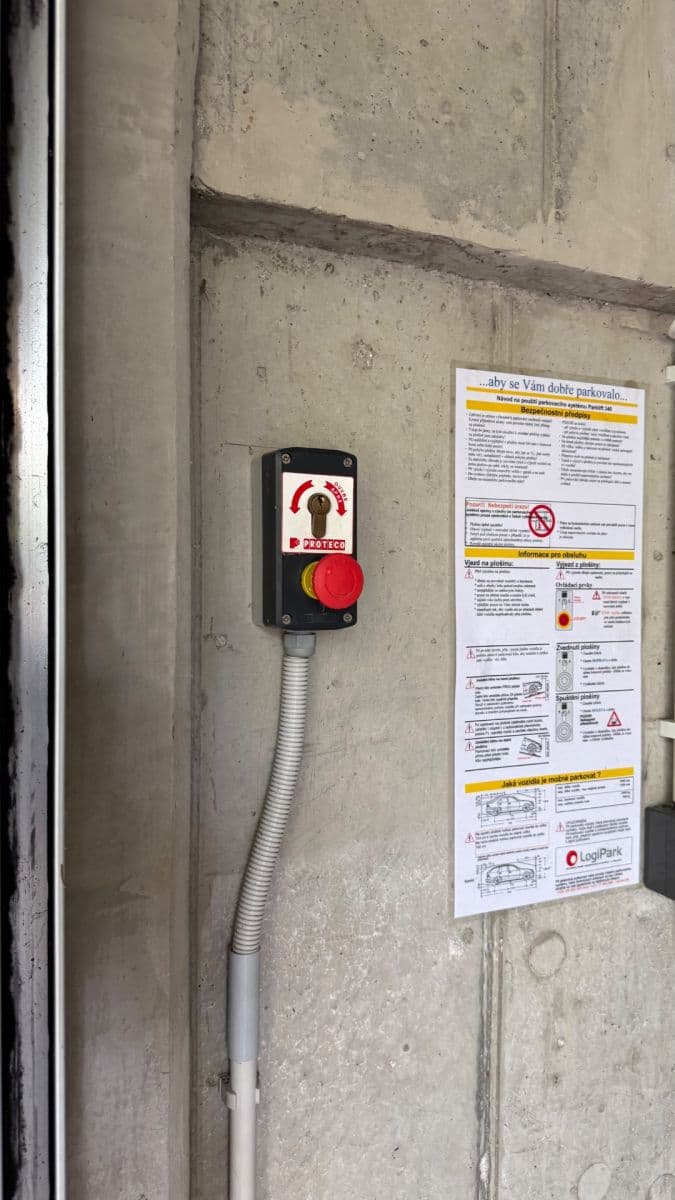 Prenájom garáže 12 m², Praha, Praha Prenájom garáže 12 m², Praha, Praha