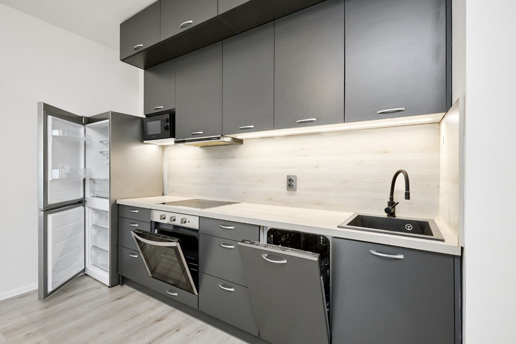 Prenájom bytu 2-izbový 41 m², Novovysočanská, Praha, Praha Prenájom bytu 2-izbový 41 m², Novovysočanská, Praha, Praha