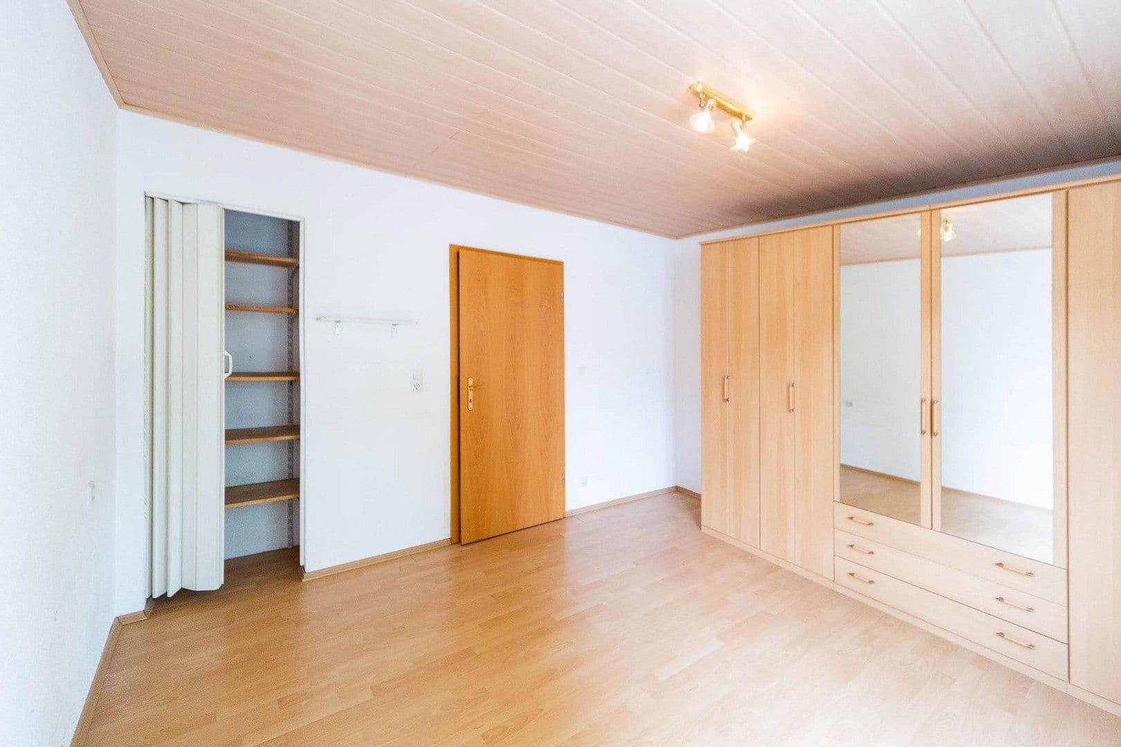 Prenájom bytu 4-izbový 70 m², Brenkenackerweg 35, Lichtenstein, Bádensko-Wurttembersko Prenájom bytu 4-izbový 70 m², Brenkenackerweg 35, Lichtenstein, Bádensko-Wurttembersko