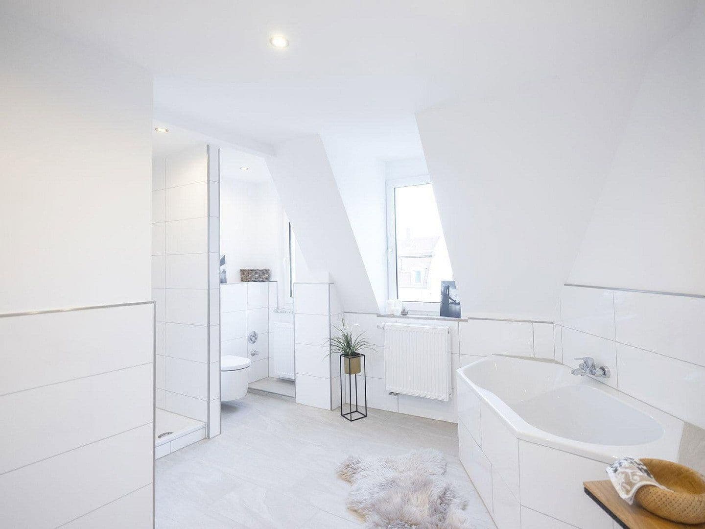 Prenájom bytu 4-izbový 104 m², Leopoldstrasse 8, Nürnberg, Bavorsko Prenájom bytu 4-izbový 104 m², Leopoldstrasse 8, Nürnberg, Bavorsko