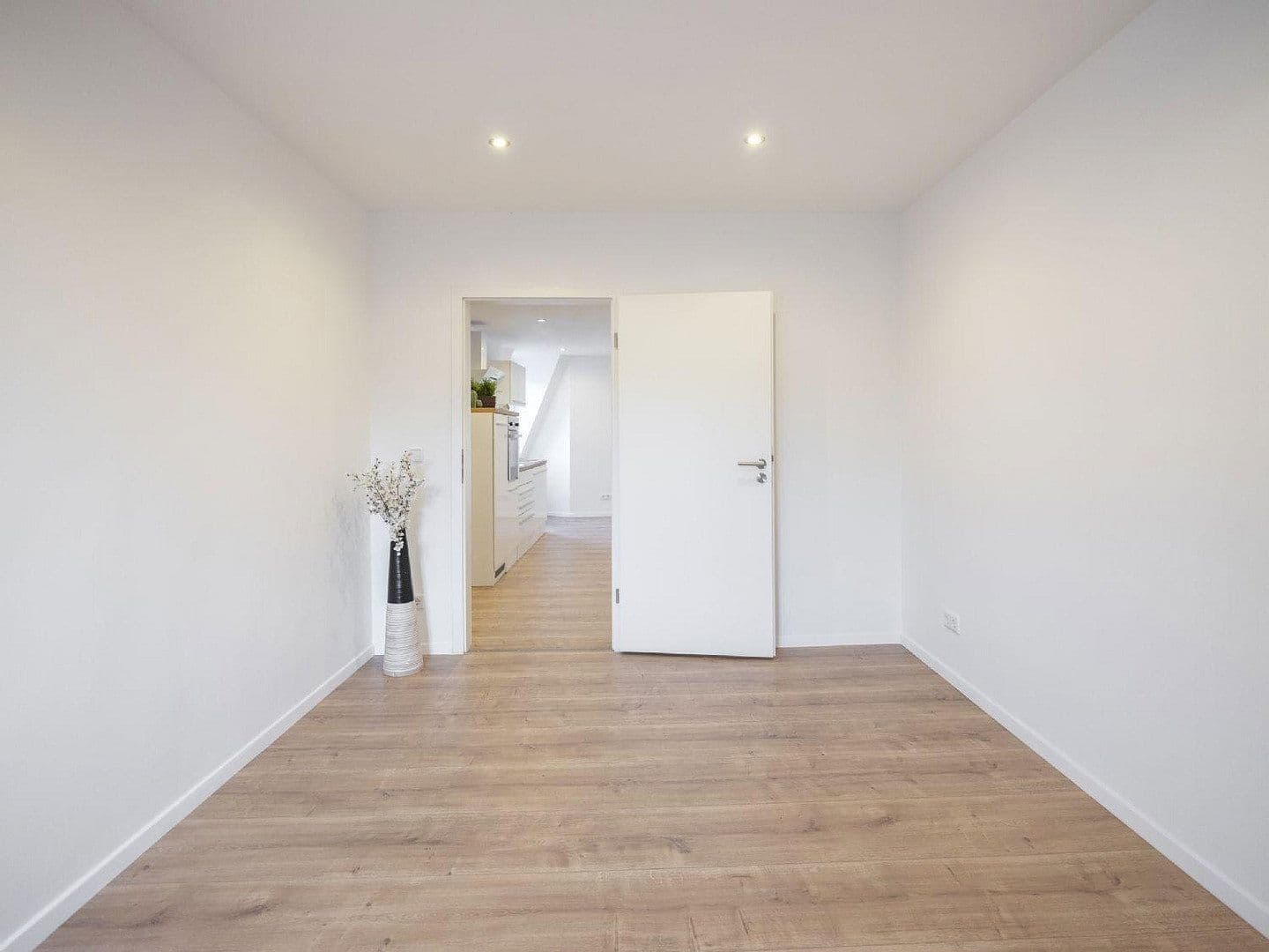 Prenájom bytu 4-izbový 104 m², Leopoldstrasse 8, Nürnberg, Bavorsko Prenájom bytu 4-izbový 104 m², Leopoldstrasse 8, Nürnberg, Bavorsko