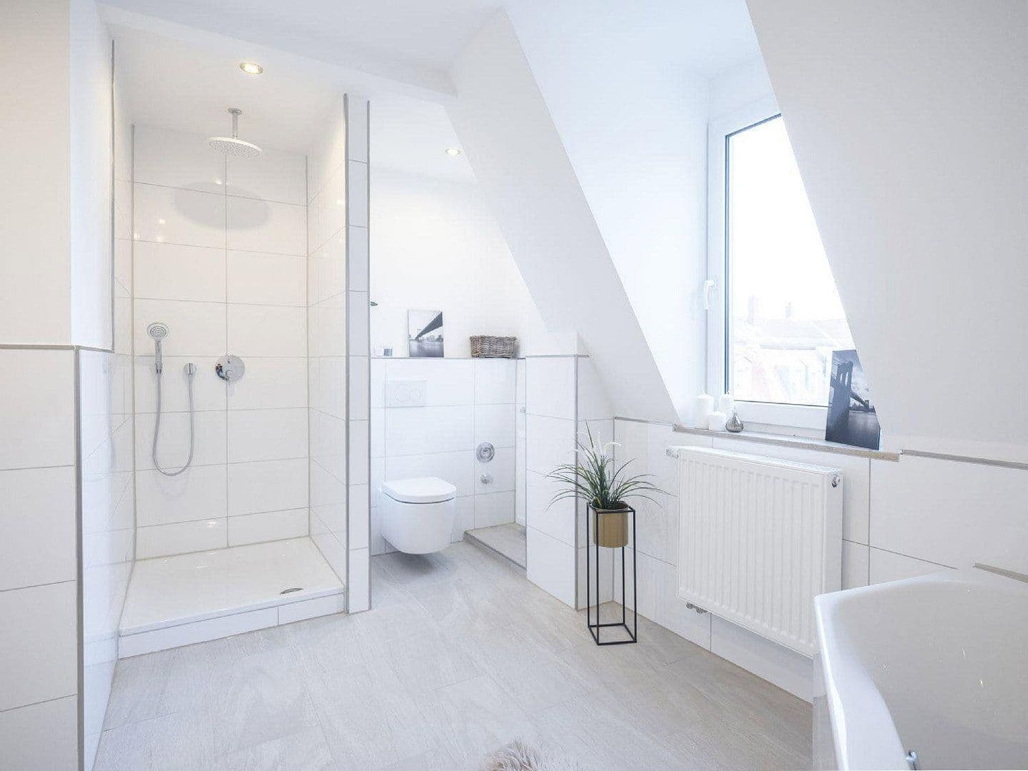 Prenájom bytu 4-izbový 104 m², Leopoldstrasse 8, Nürnberg, Bavorsko Prenájom bytu 4-izbový 104 m², Leopoldstrasse 8, Nürnberg, Bavorsko