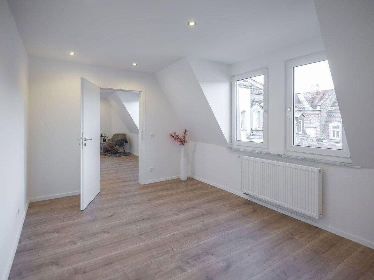 Prenájom bytu 4-izbový 104 m², Leopoldstrasse 8, Nürnberg, Bavorsko Prenájom bytu 4-izbový 104 m², Leopoldstrasse 8, Nürnberg, Bavorsko