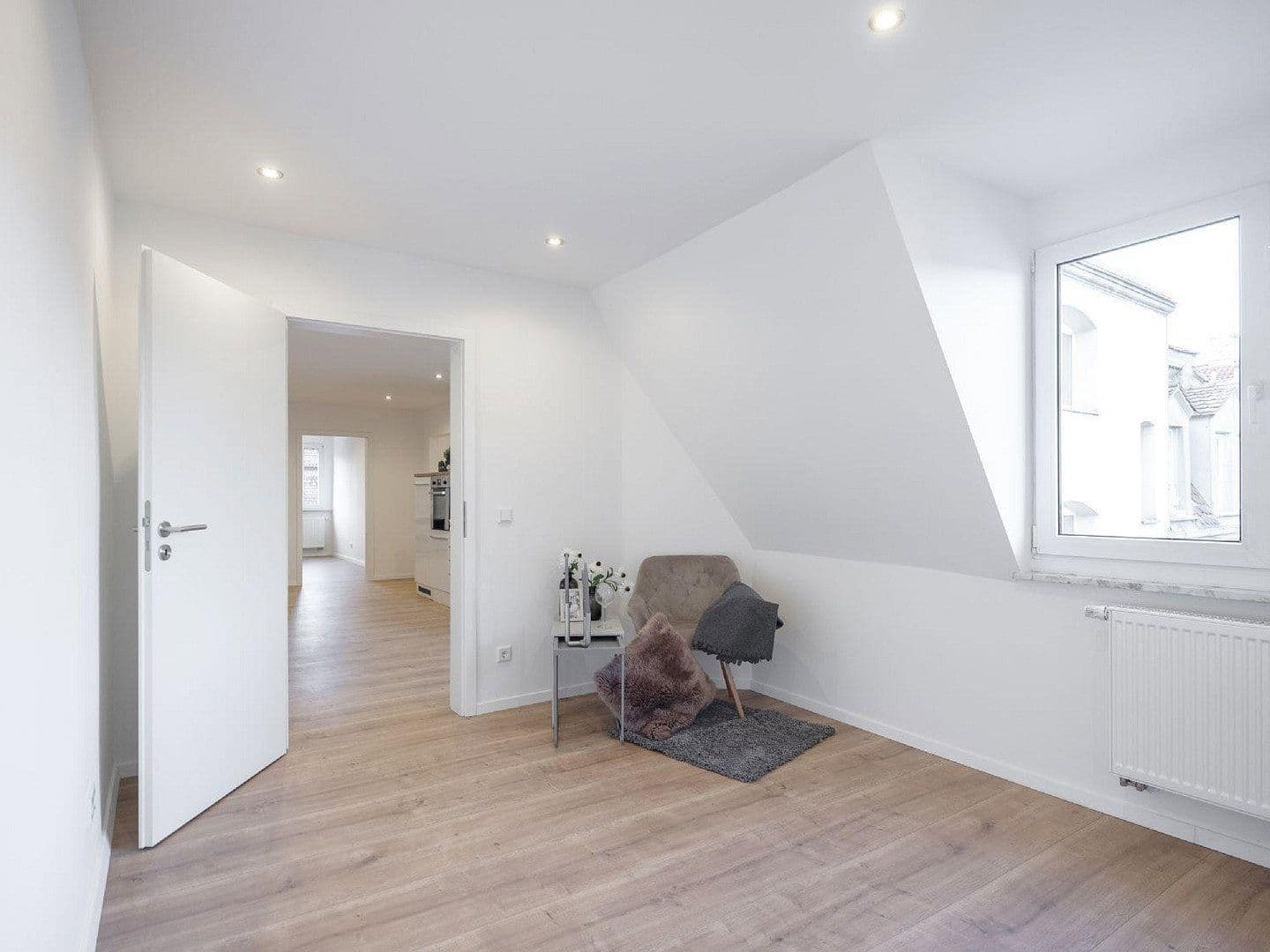 Prenájom bytu 4-izbový 104 m², Leopoldstrasse 8, Nürnberg, Bavorsko Prenájom bytu 4-izbový 104 m², Leopoldstrasse 8, Nürnberg, Bavorsko