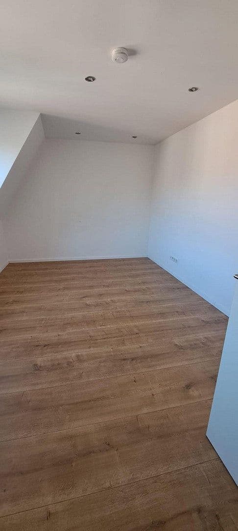 Prenájom bytu 4-izbový 104 m², Leopoldstrasse 8, Nürnberg, Bavorsko Prenájom bytu 4-izbový 104 m², Leopoldstrasse 8, Nürnberg, Bavorsko