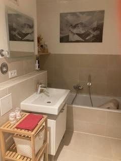 Prenájom bytu 2-izbový 72 m², München, Bavorsko Prenájom bytu 2-izbový 72 m², München, Bavorsko